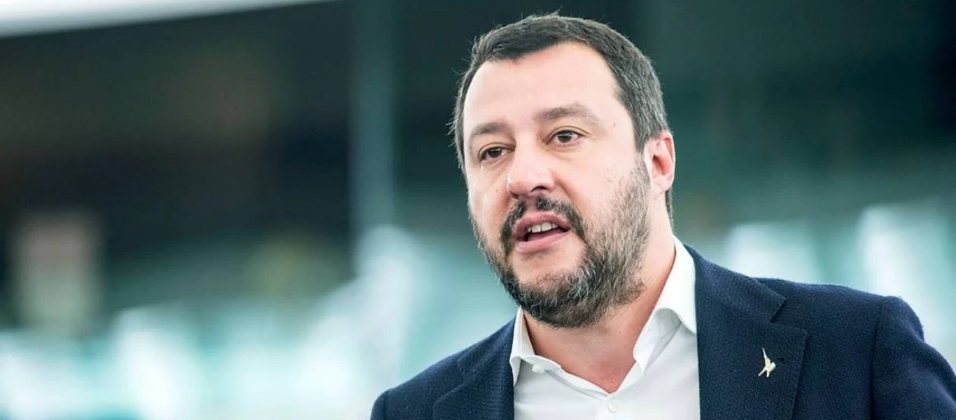 Σαφές μήνυμα Μ.Σαλβίνι: «Δεν θέλω να κυνηγήσει κανείς τον γιό μου με μια σύριγγα εμβολίου»